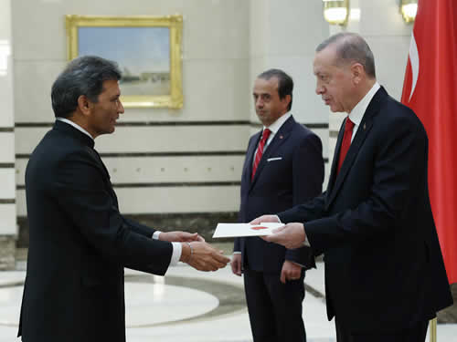 Indian ambassador presents his credentials to President Erdoğan