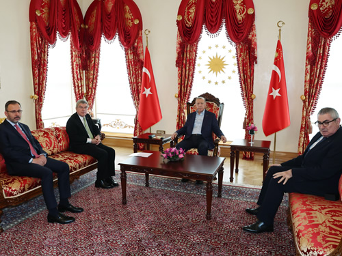 President Erdoğan meets with IOC President Bach 