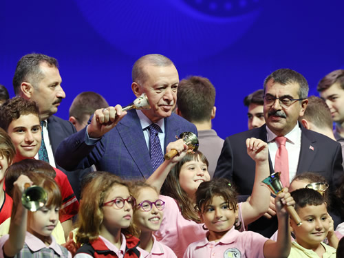 “85 milyon olarak hepimizin birinci önceliği evlatlarımızın geleceğidir”