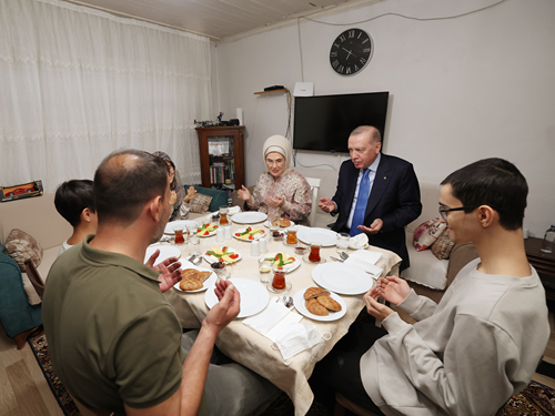 The First Couple shares iftar with the Kayacık family in Istanbul