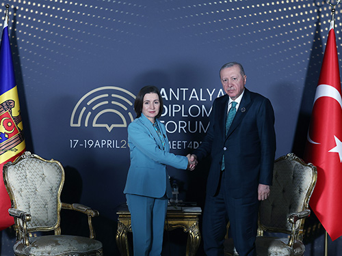 President Erdoğan meets with President Sandu of Moldova