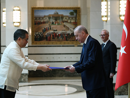 Filipino ambassador presents his credentials to President Erdoğan