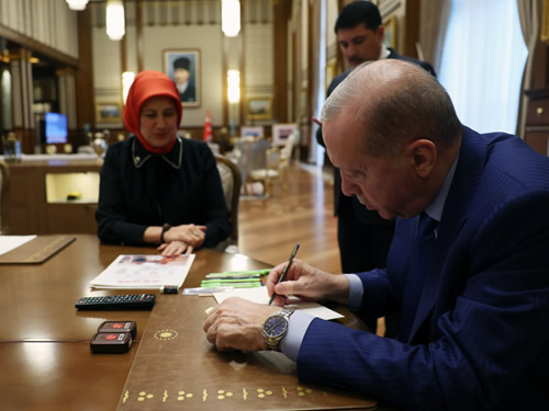 President Erdoğan makes sacrificial donation to Kızılay