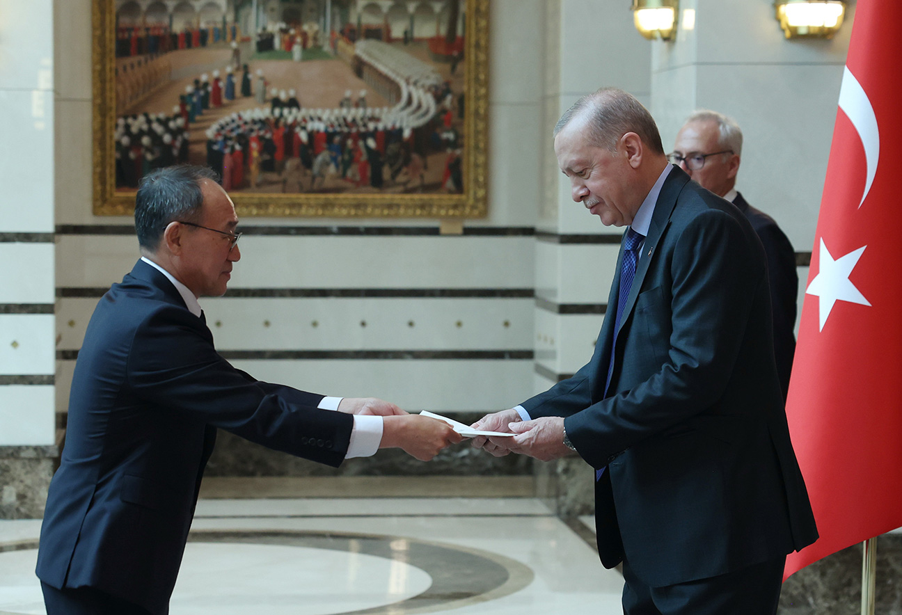 South Korean ambassador presents his credentials to President Erdoğan