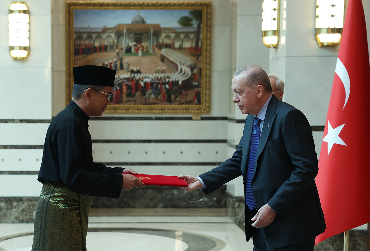 Malaysian ambassador presents his credentials to President Erdoğan